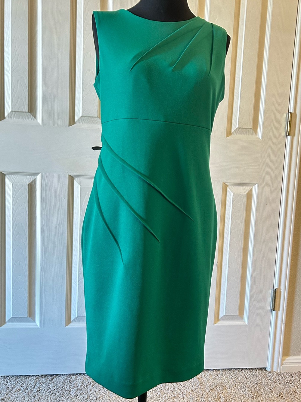 Calvin Klein Sleeveless Sheath Dress in Emerald. Size 10. NWTGS